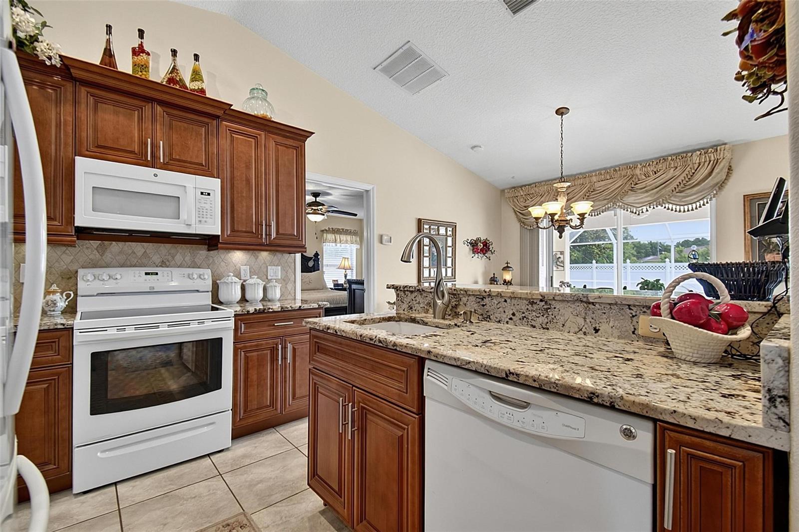 24 Lynbrook Dr Property Photo 22