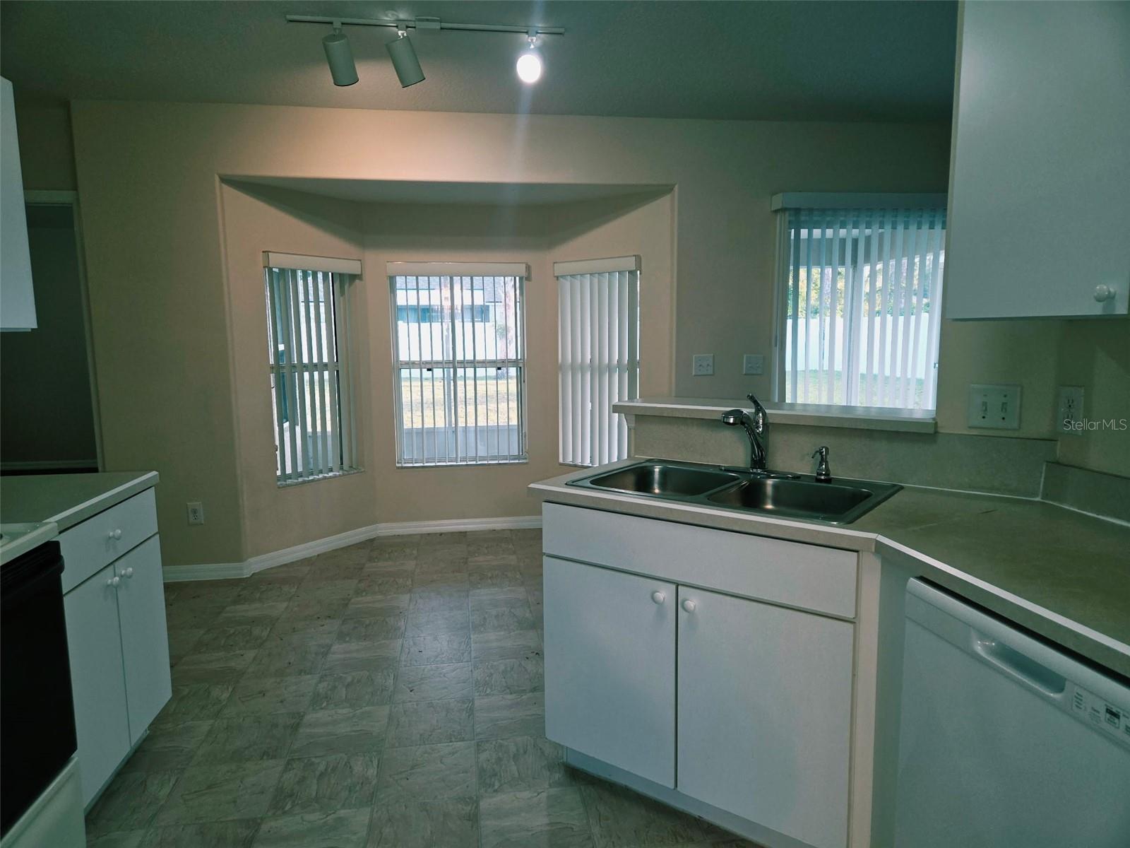 3 Port Ln Property Photo 7