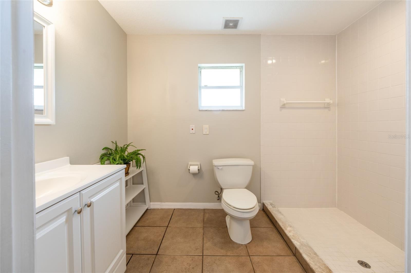 37 Rockefeller Dr Property Photo 8