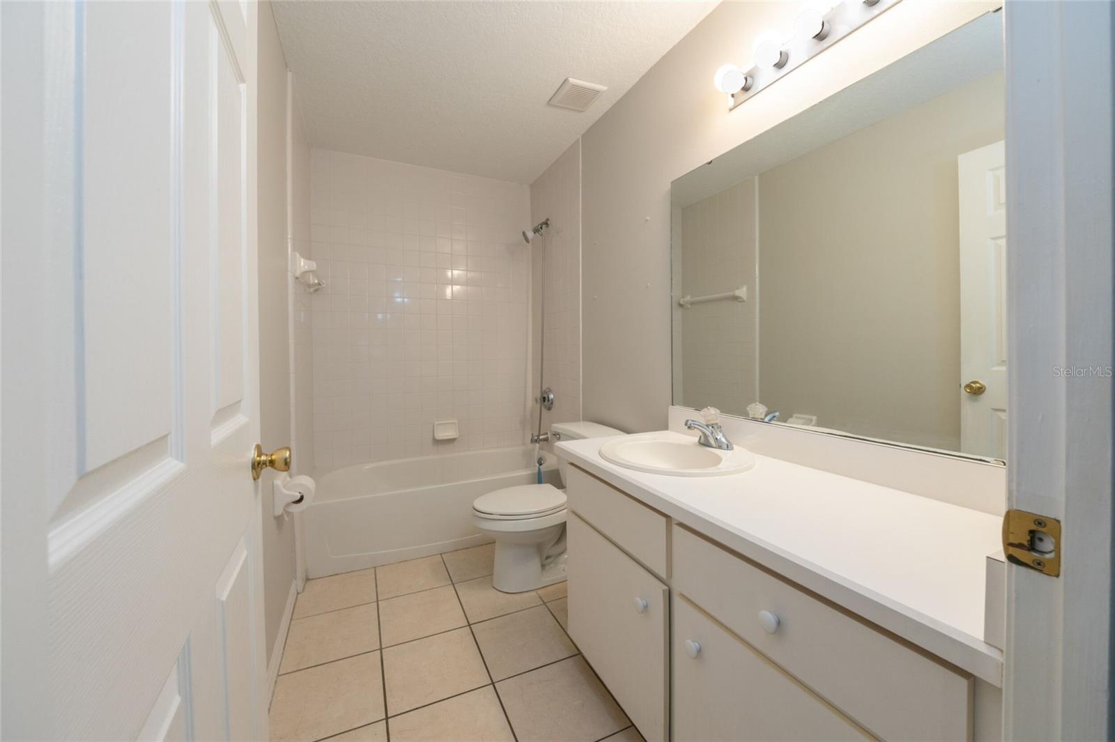 37 Rockefeller Dr Property Photo 11