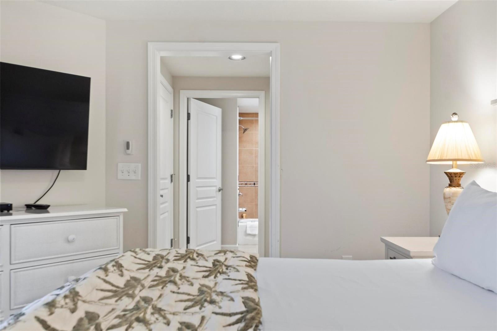 200 Ocean Crest Dr #705 Property Photo 25