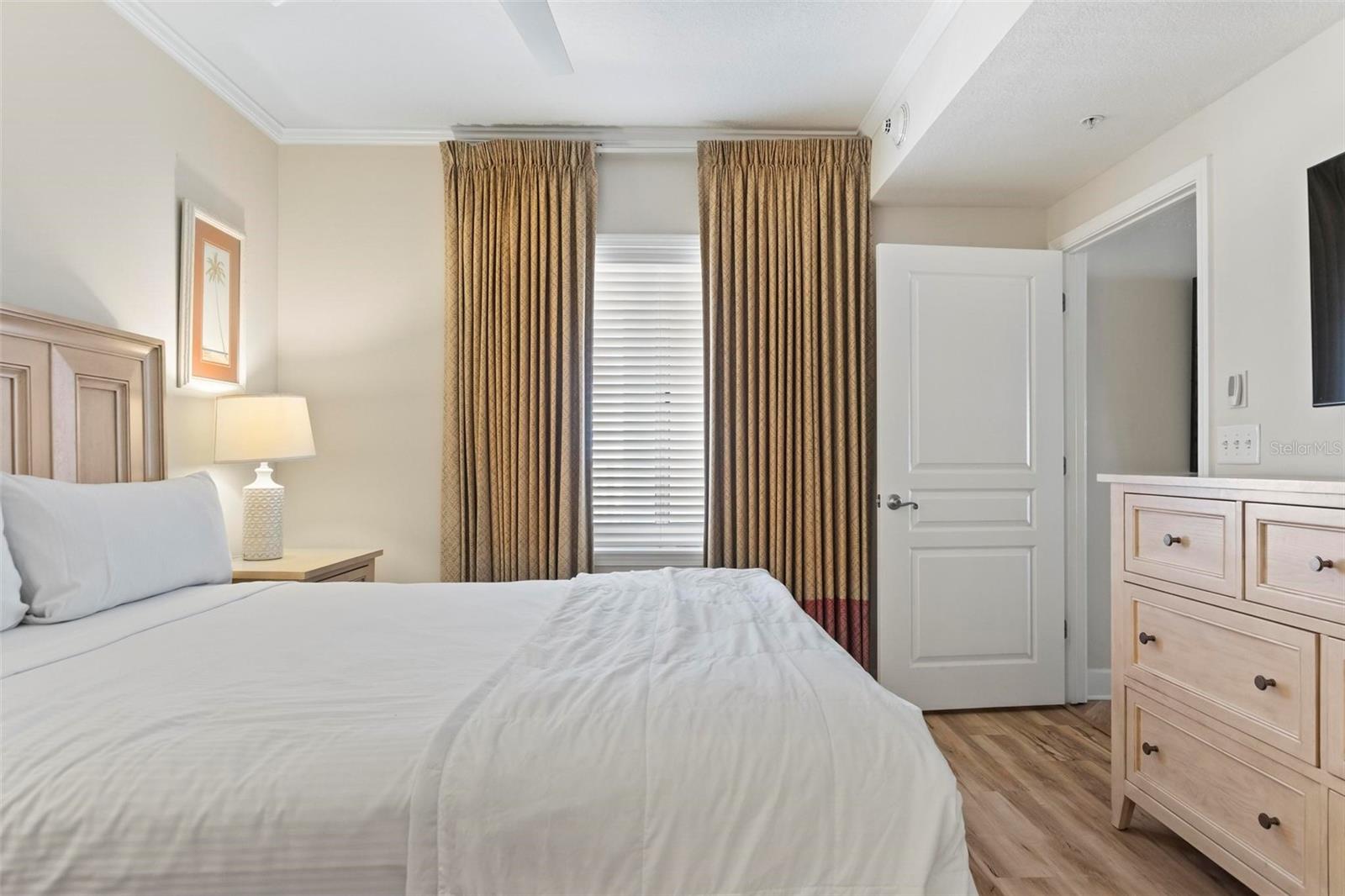 200 Ocean Crest Dr #705 Property Photo 36