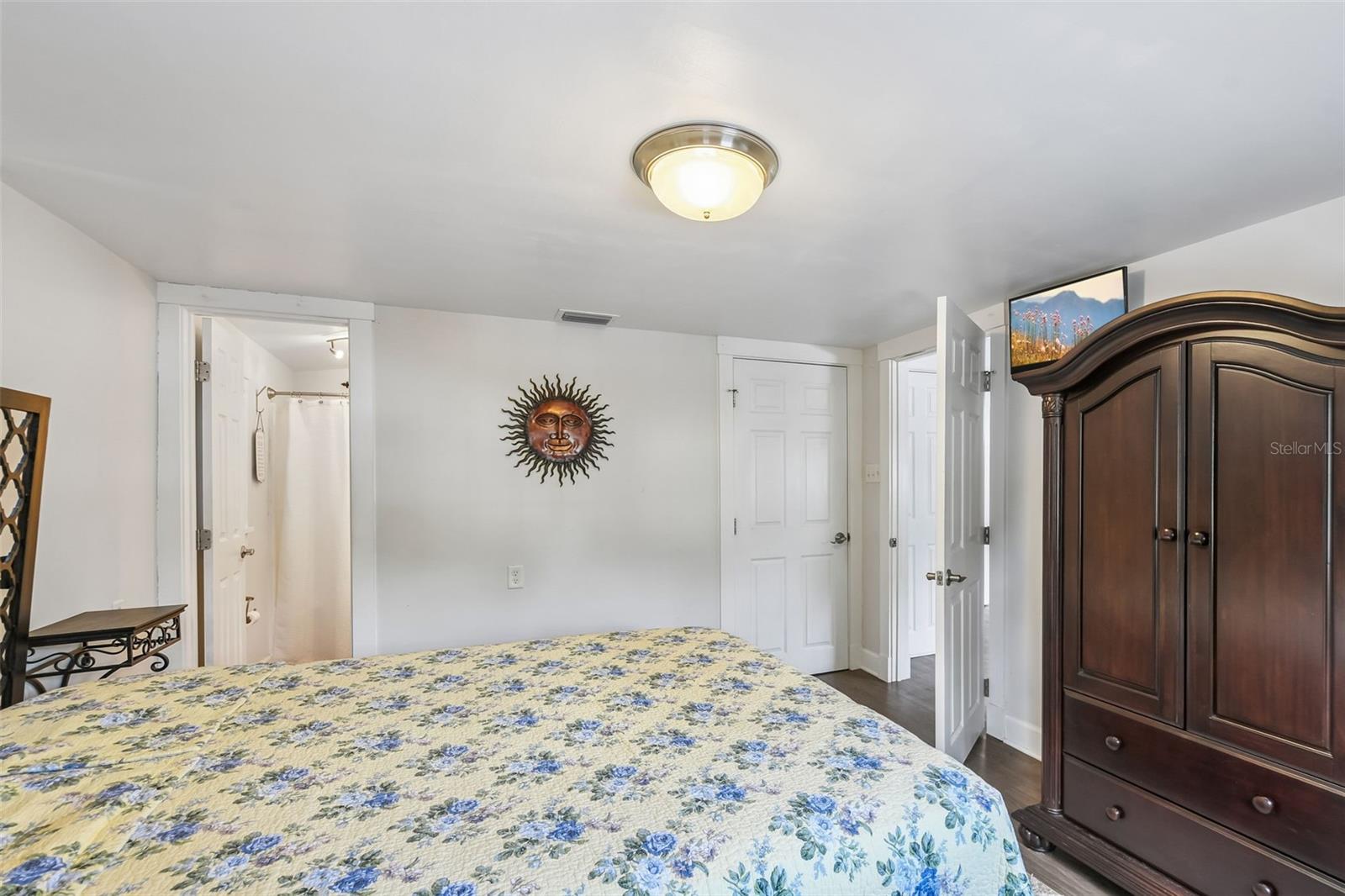 21 S Lake St Property Photo 23