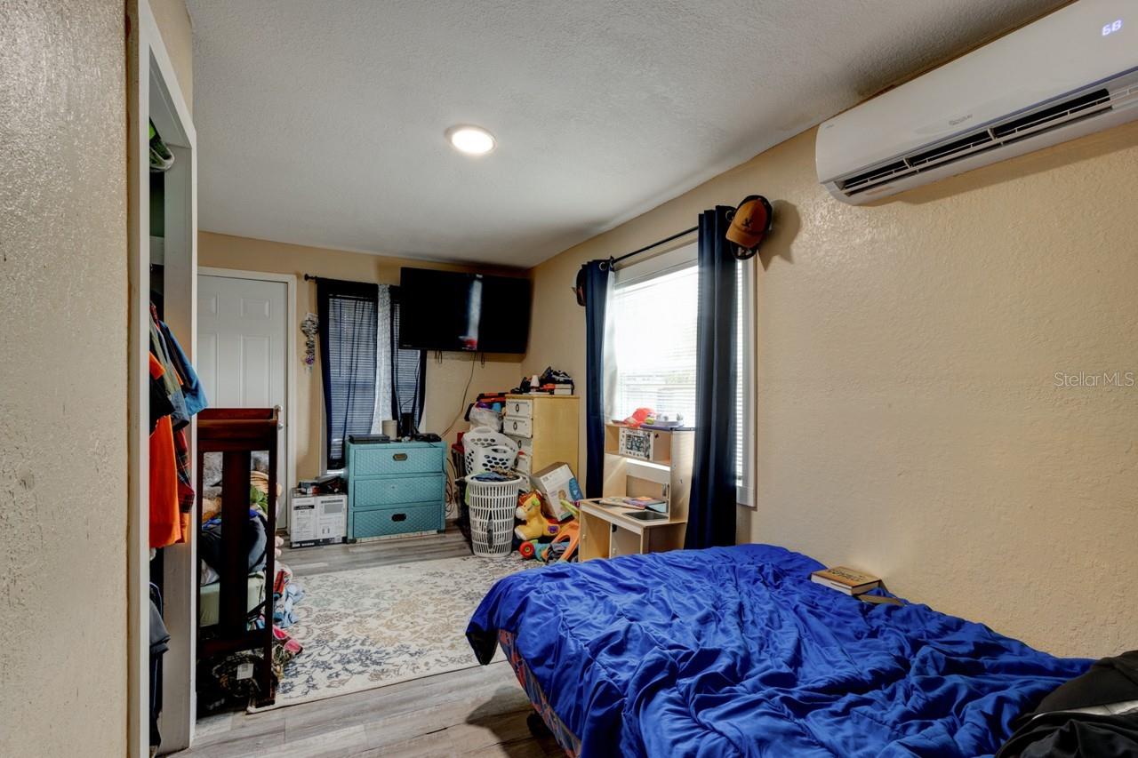 124 S Noble Property Photo 4