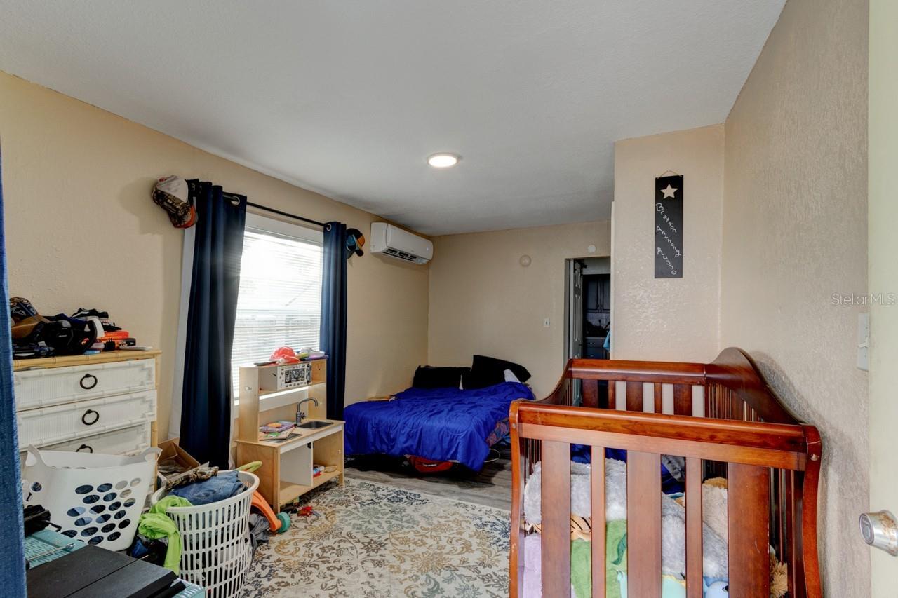 124 S Noble Property Photo 5