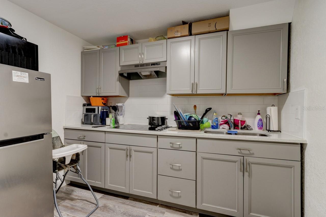124 S Noble Property Photo 6