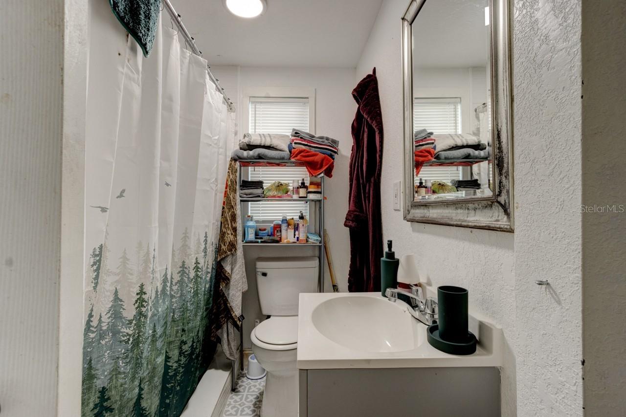 124 S Noble Property Photo 7
