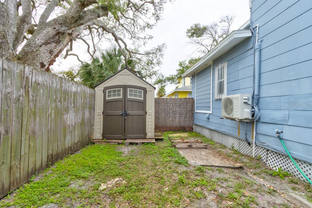 124 S Noble Property Photo 8