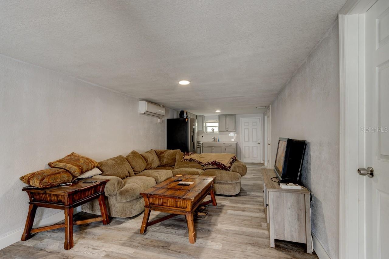124 S Noble Property Photo 11