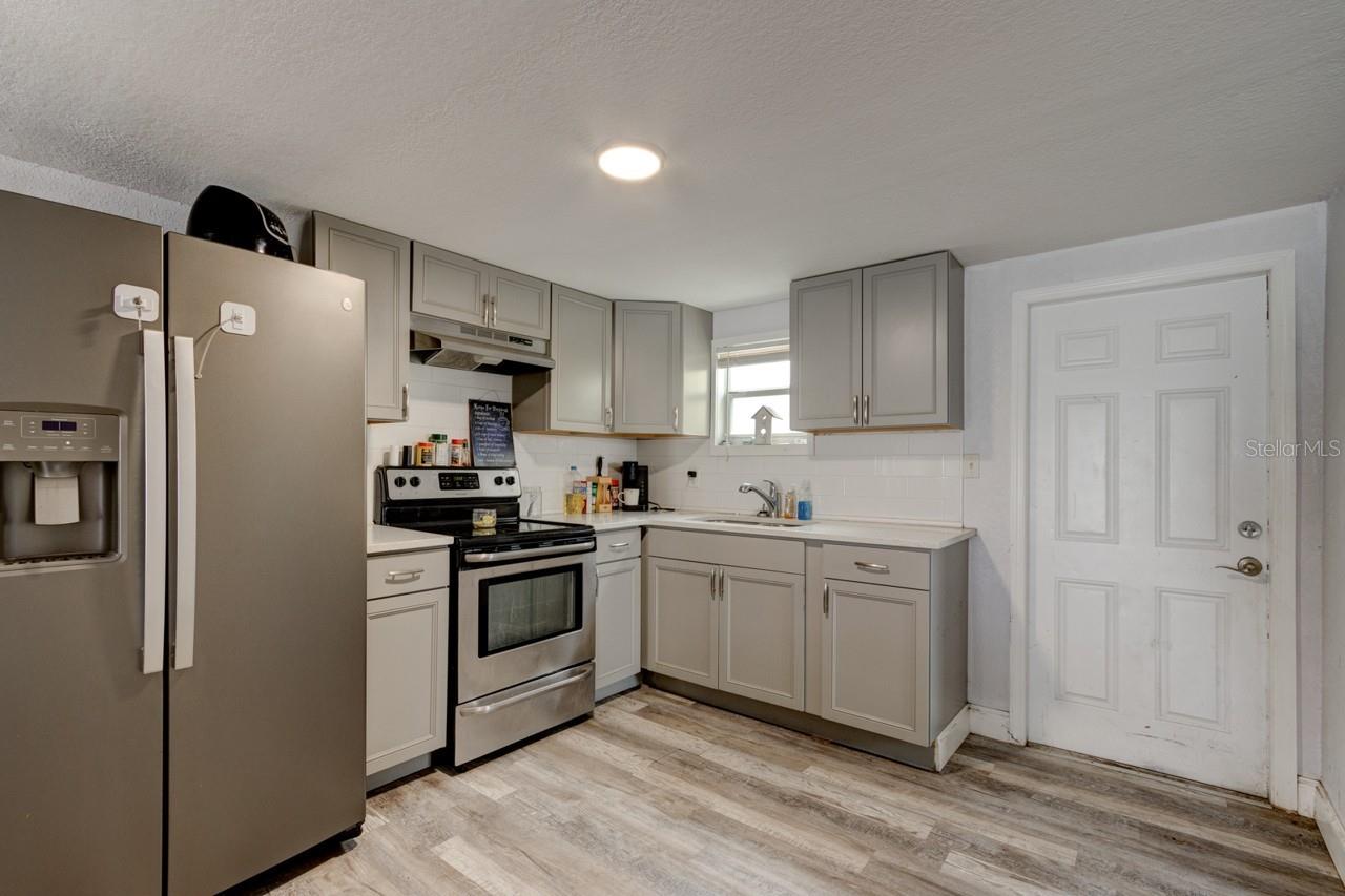 124 S Noble Property Photo 12