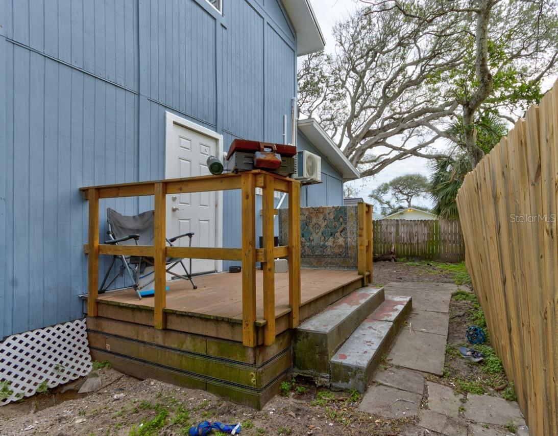 124 S Noble Property Photo 17