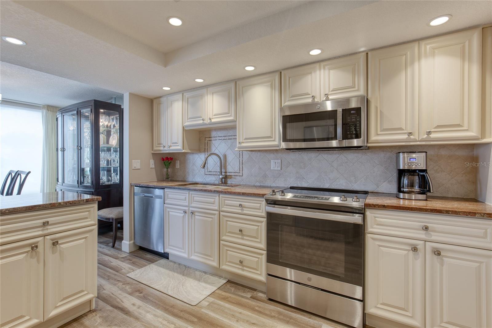 1239 Ocean Shore Blvd #2e5 Property Photo 17