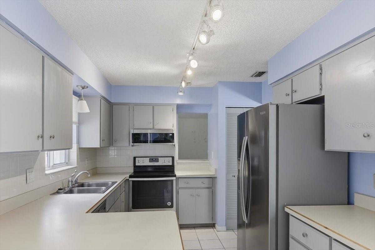 15 Wasserman Dr Property Photo 7
