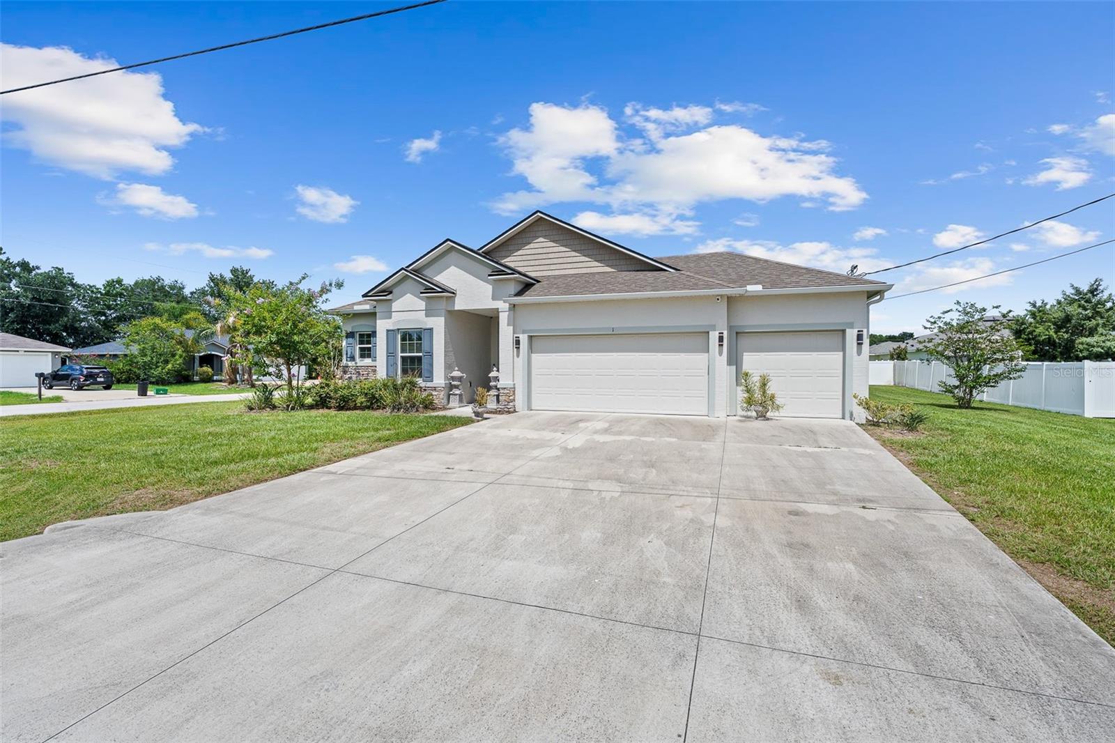1 Lyons Pl Property Photo 2