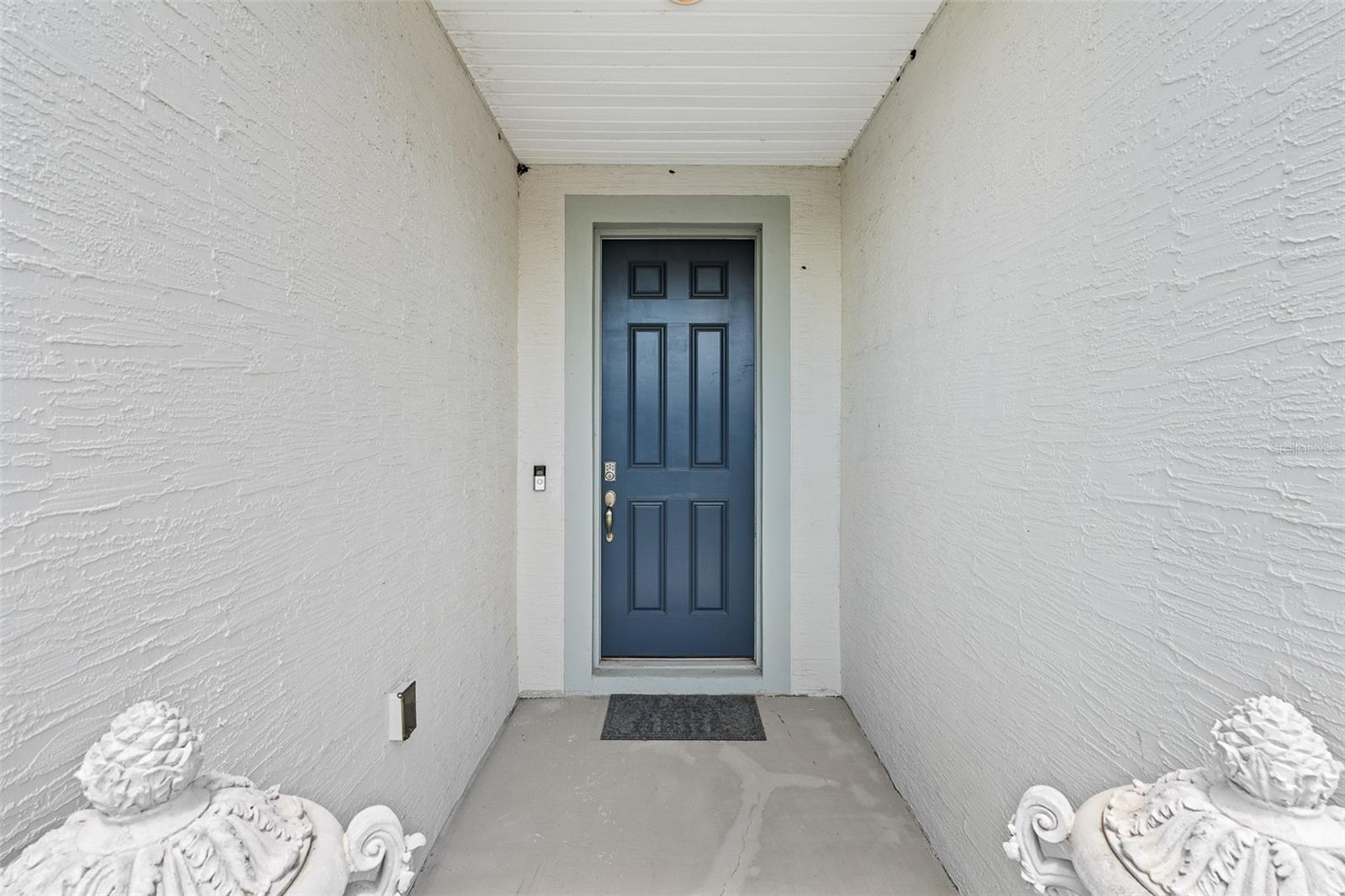1 Lyons Pl Property Photo 4