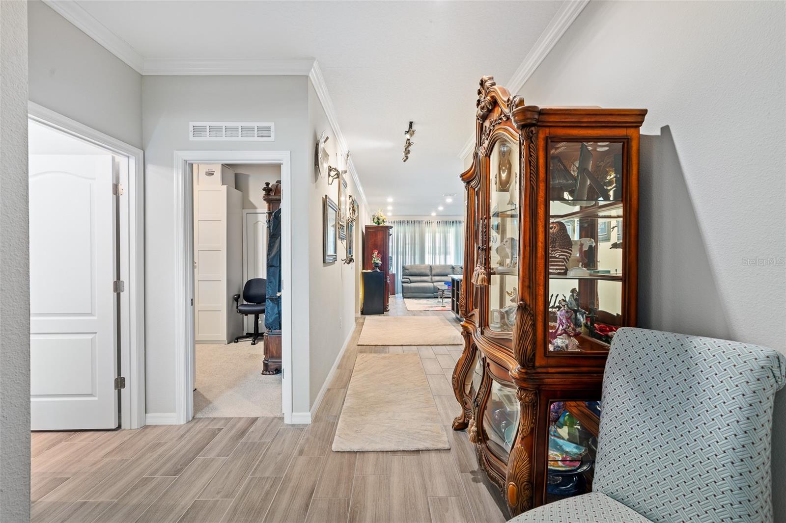 1 Lyons Pl Property Photo 6