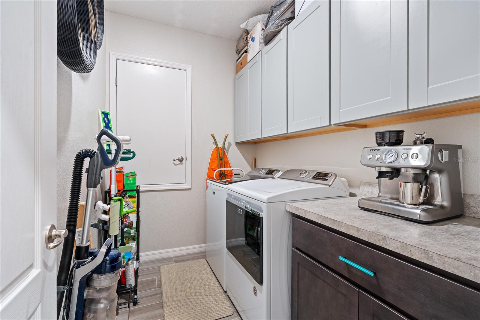 1 Lyons Pl Property Photo 19