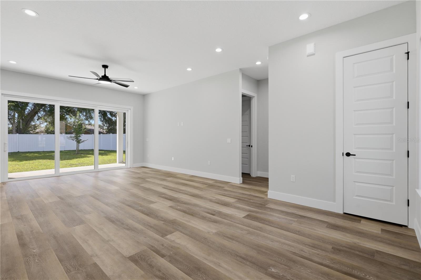 12 Perthshire Ln Property Photo 9