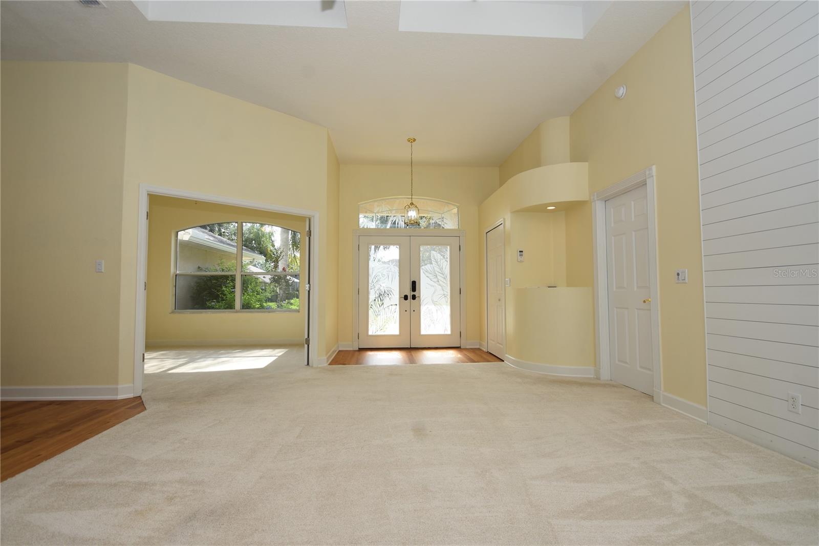 1216 Hampstead Ln Property Photo 3