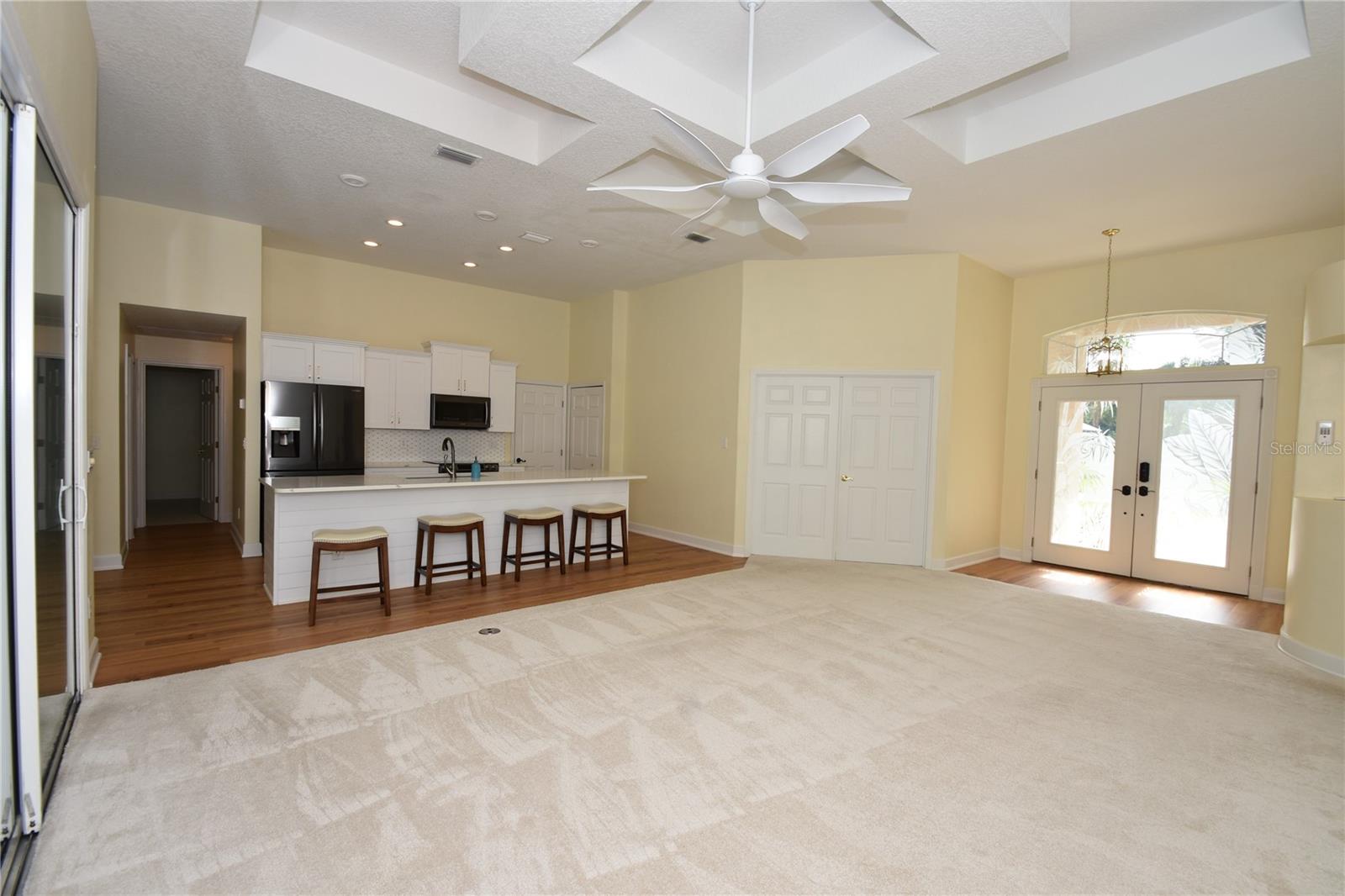 1216 Hampstead Ln Property Photo 5