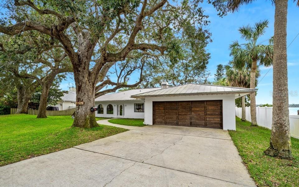 1596 JOHN ANDERSON DR