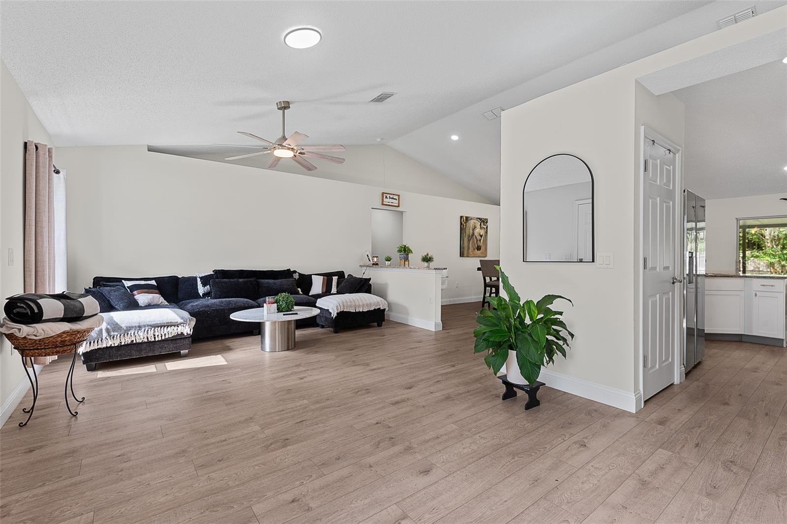 24 Sedgwick Trl Property Photo 4