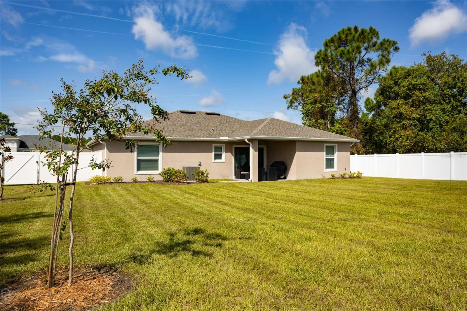 43 Freeland Property Photo 28