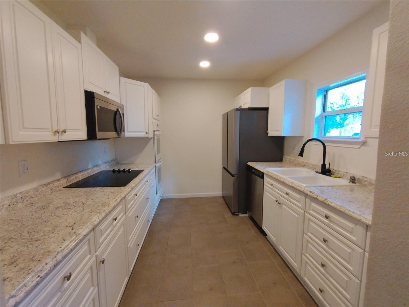 100 S Stone St #a Property Photo 5