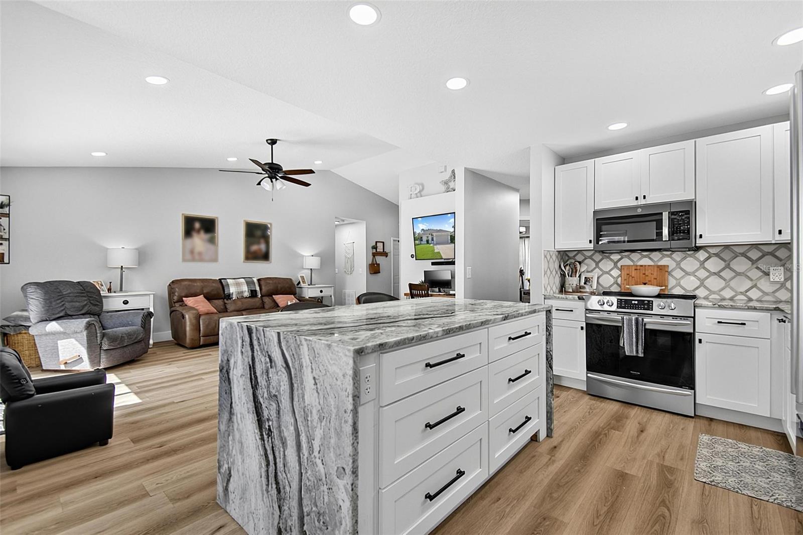 1 Round Tree Dr Property Photo 3