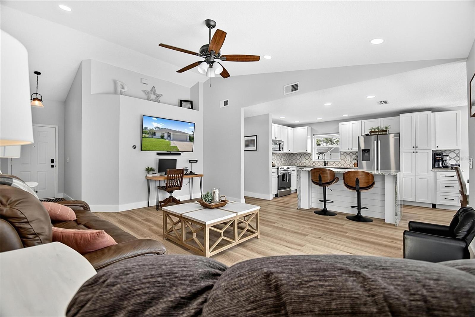 1 Round Tree Dr Property Photo 12