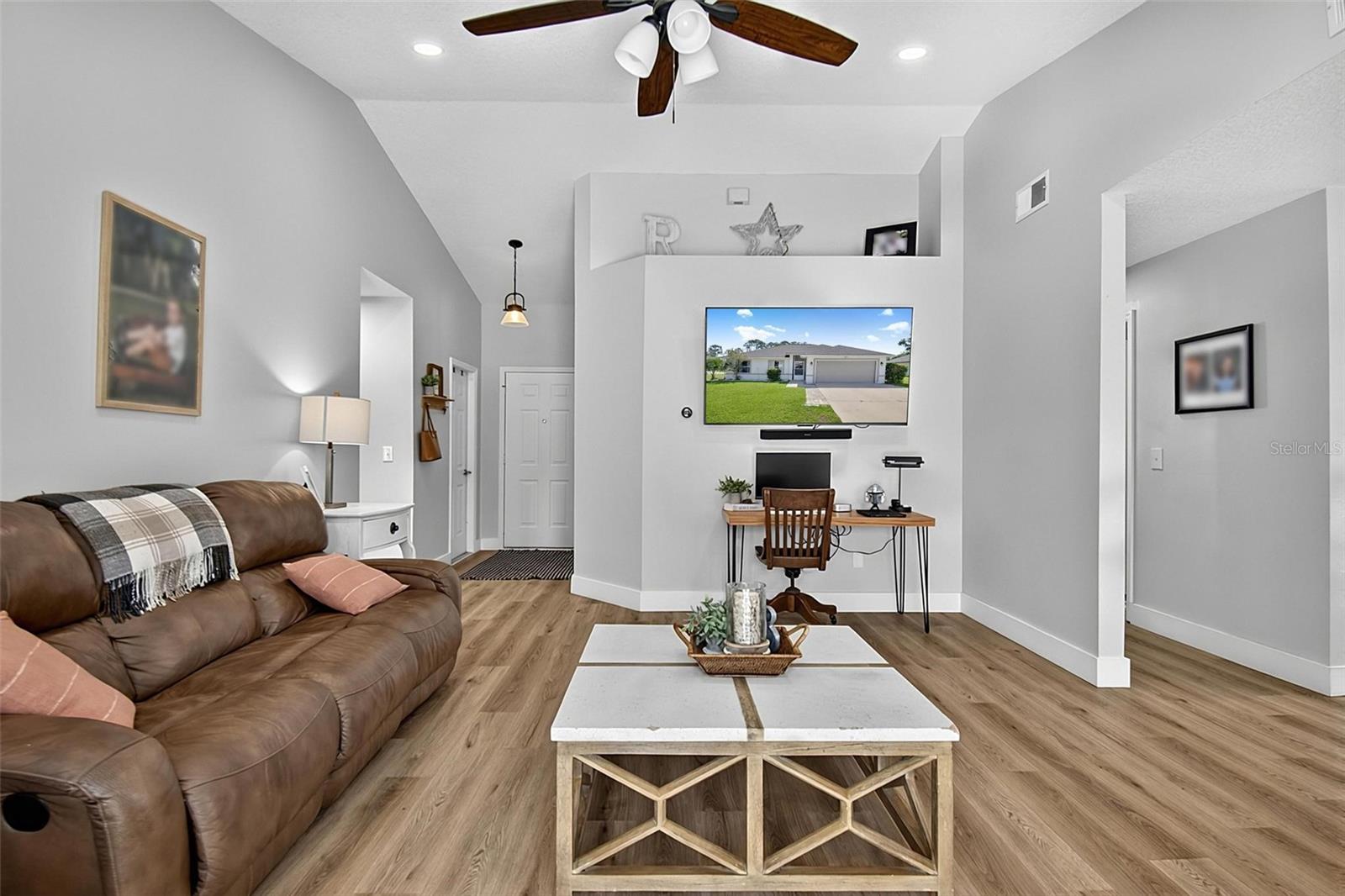1 Round Tree Dr Property Photo 14