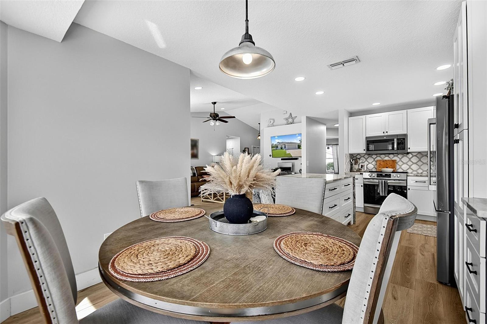 1 Round Tree Dr Property Photo 17