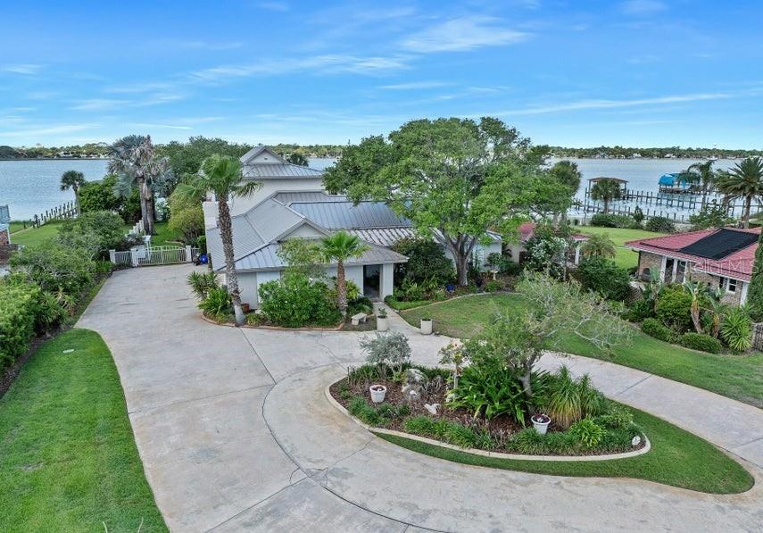 776 RIVERSIDE DR