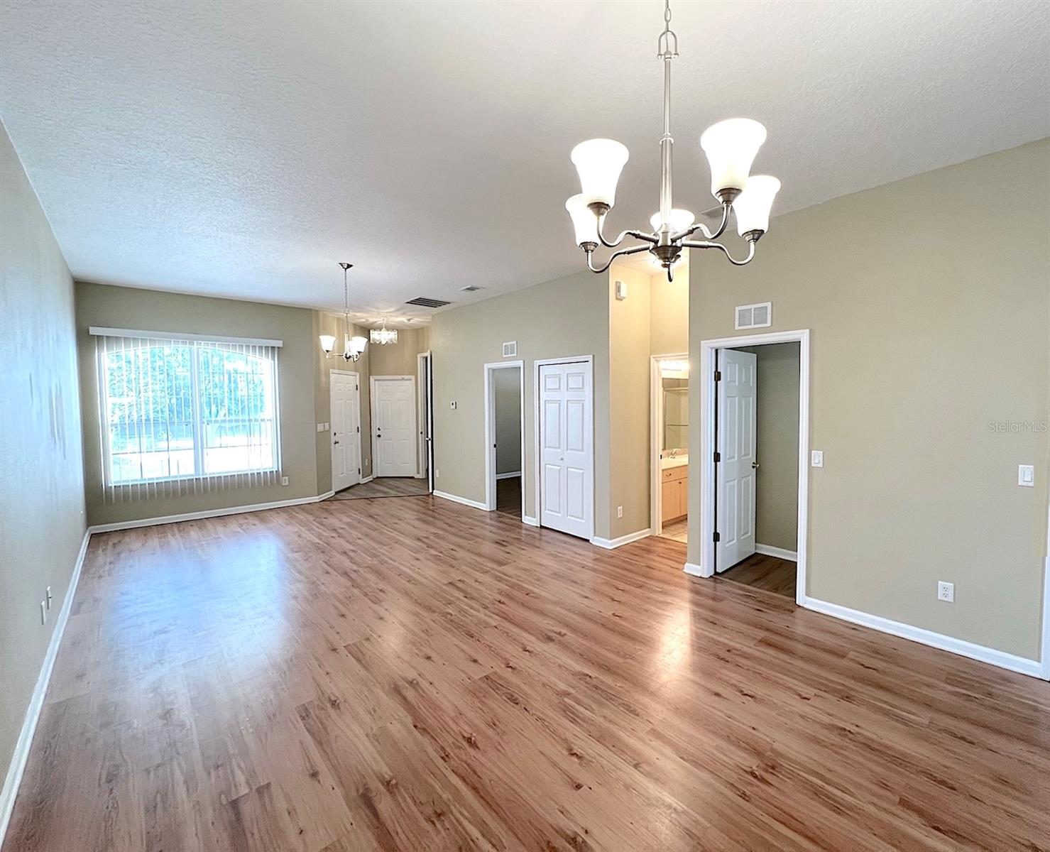 20 Regis Ln #a Property Photo 8