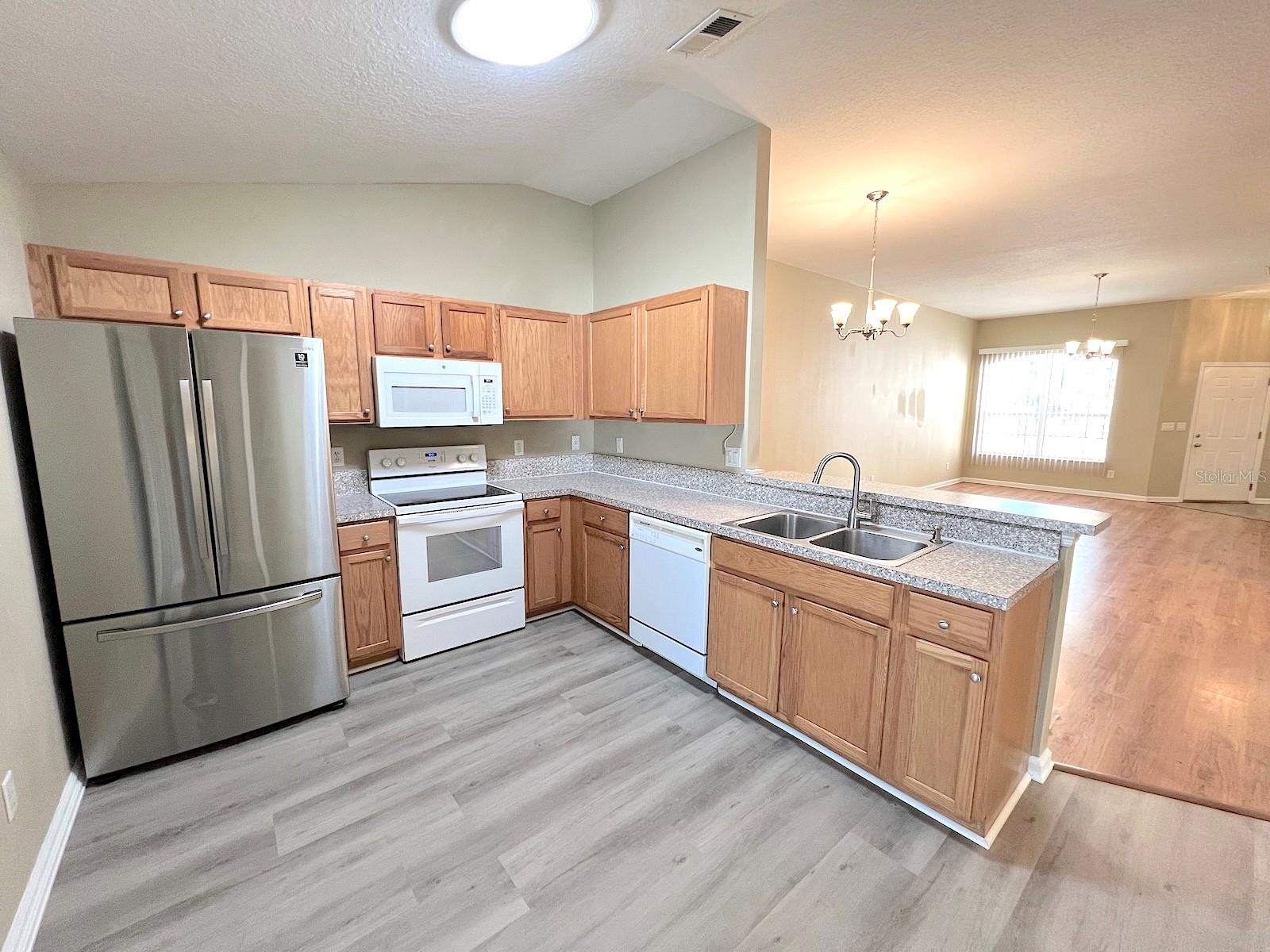 20 Regis Ln #a Property Photo 12