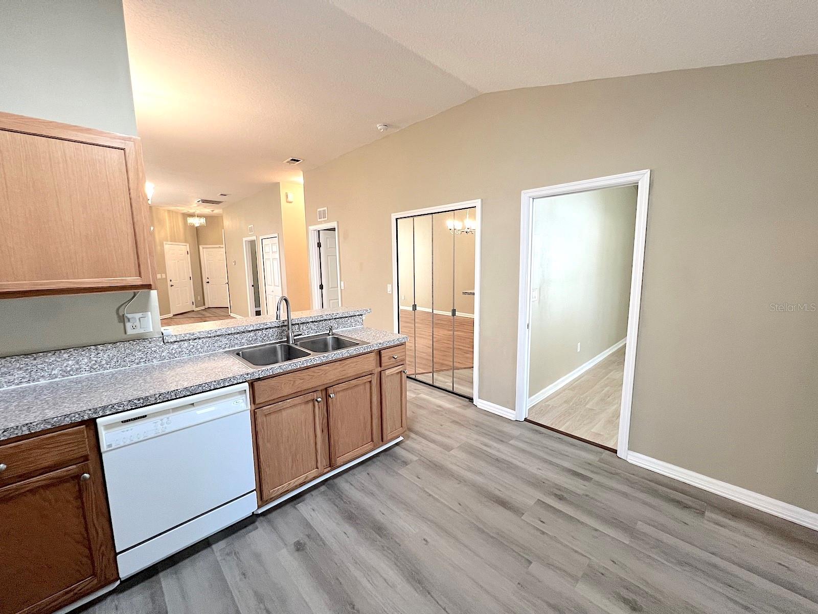 20 Regis Ln #a Property Photo 13
