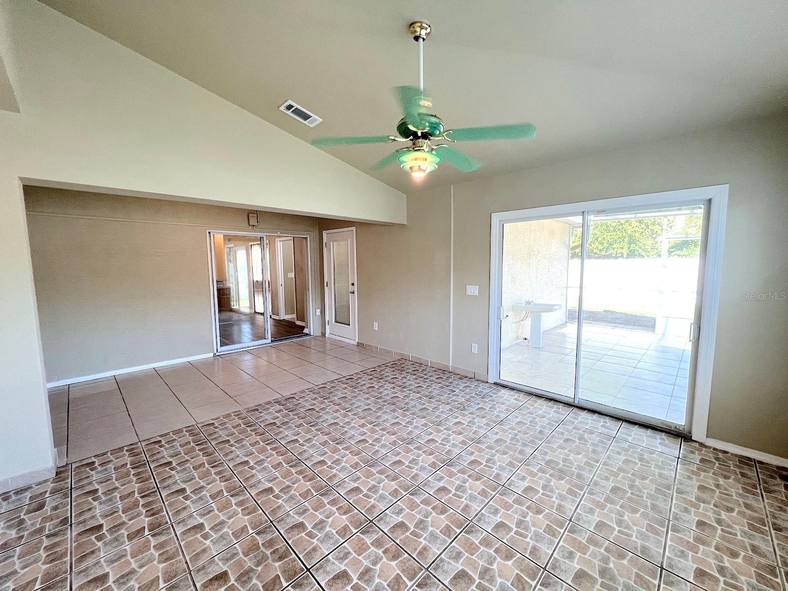 20 Regis Ln #a Property Photo 15