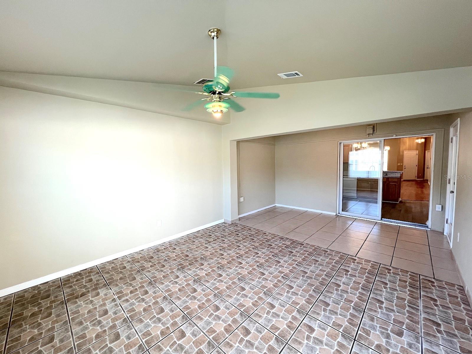 20 Regis Ln #a Property Photo 16