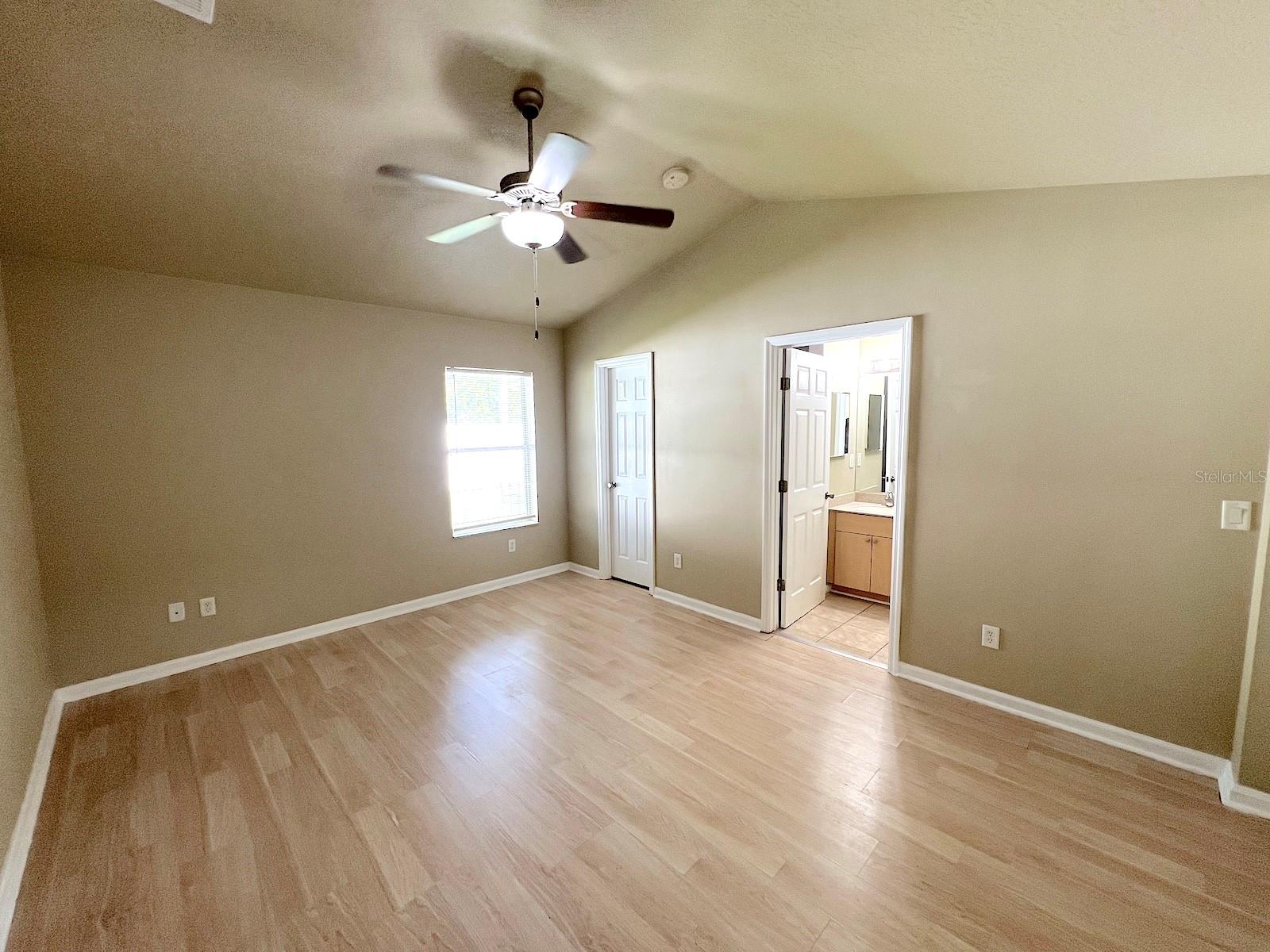 20 Regis Ln #a Property Photo 17