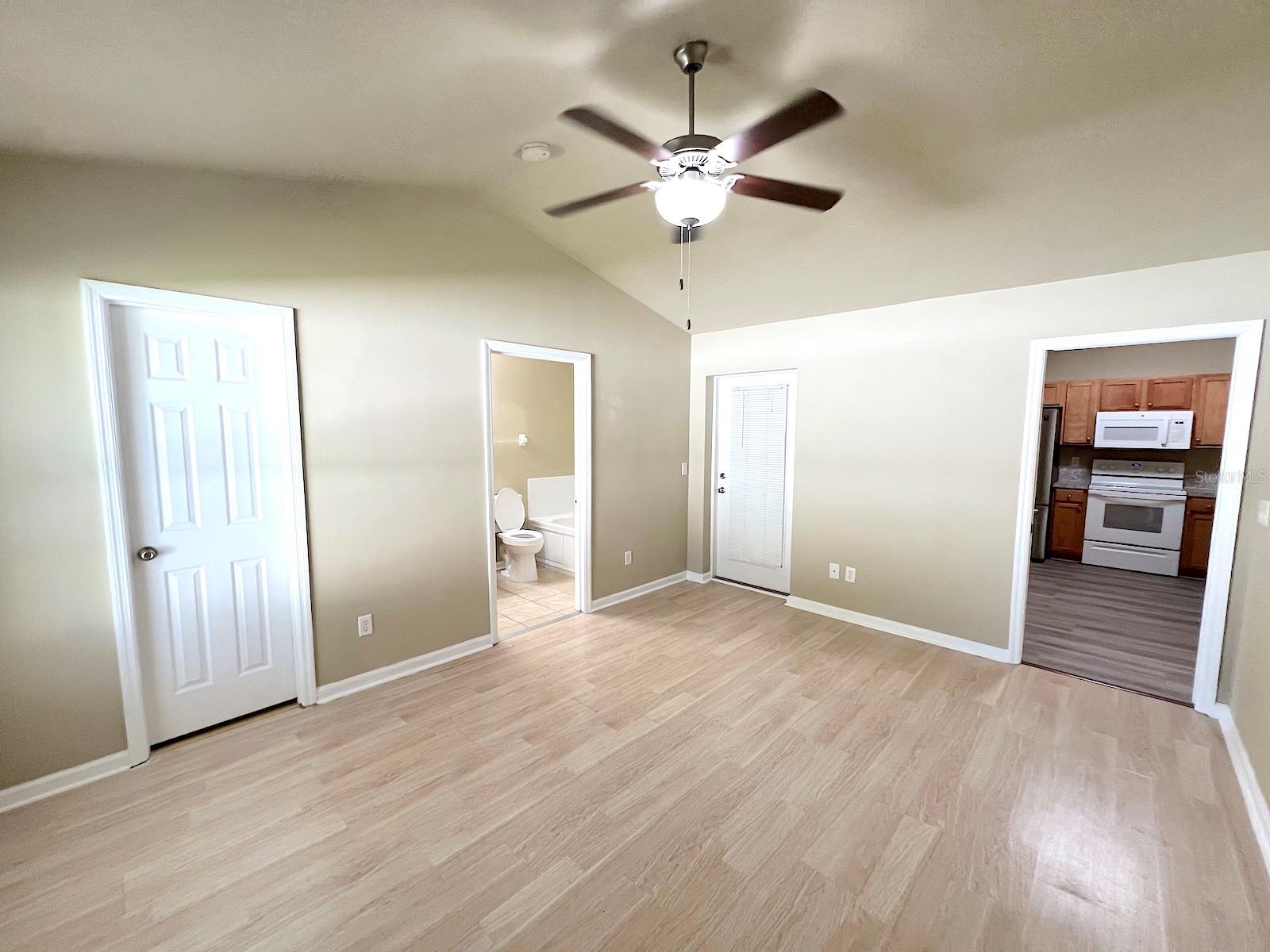 20 Regis Ln #a Property Photo 18
