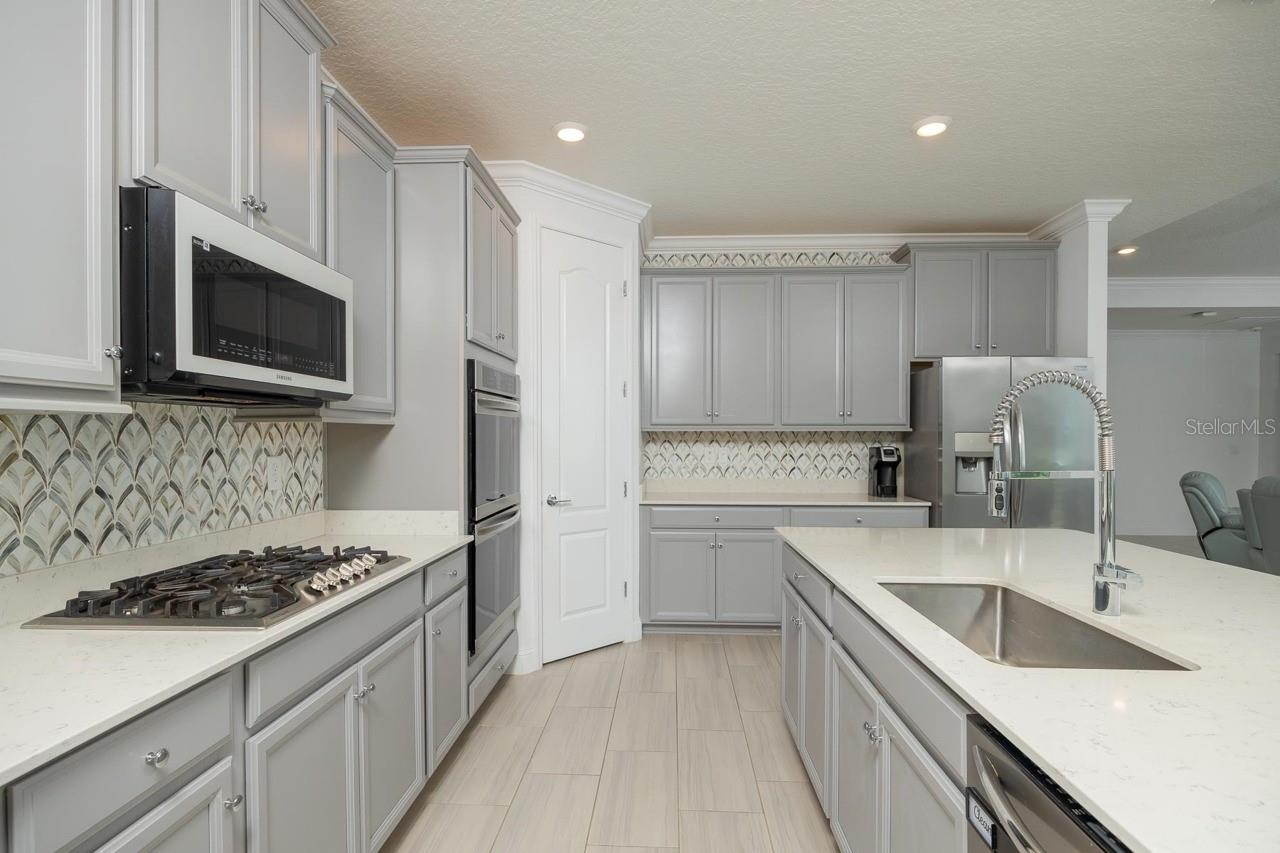 213 Oleta Way Property Photo 8