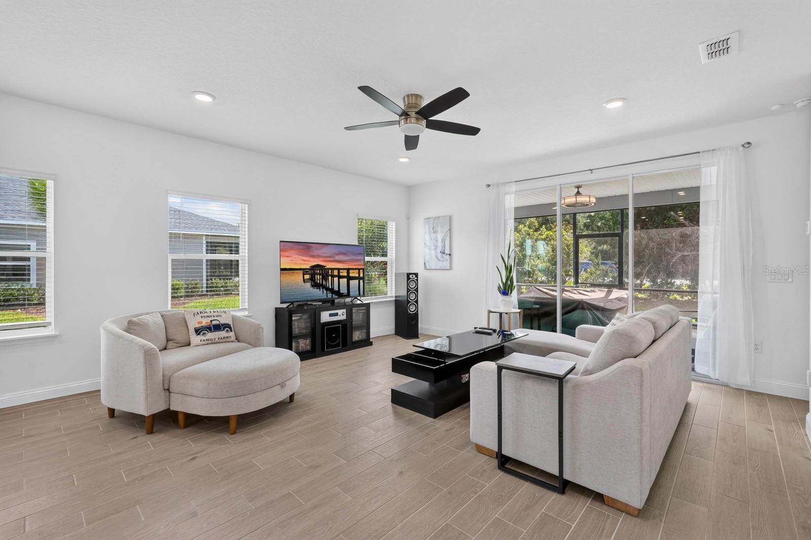 2173 Raglan Cir Property Photo 10