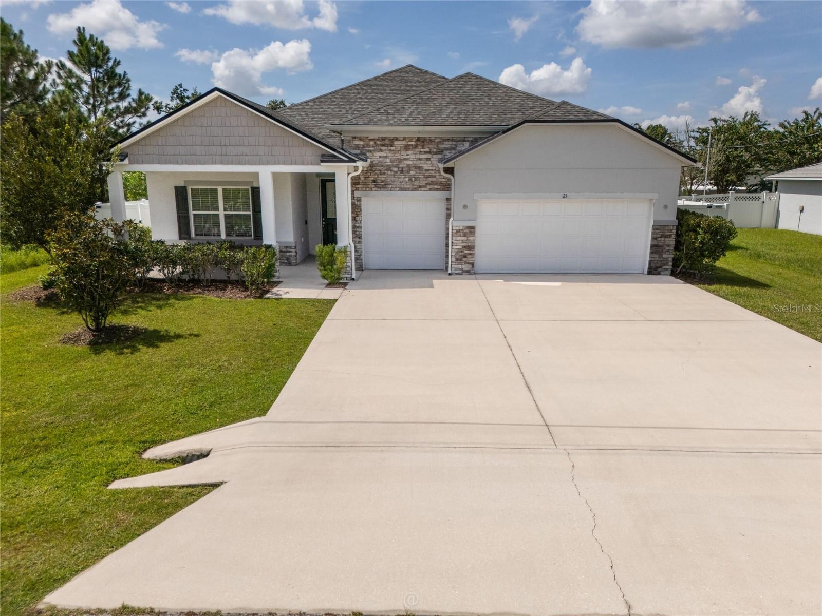 21 Lancelot Dr Property Photo 2