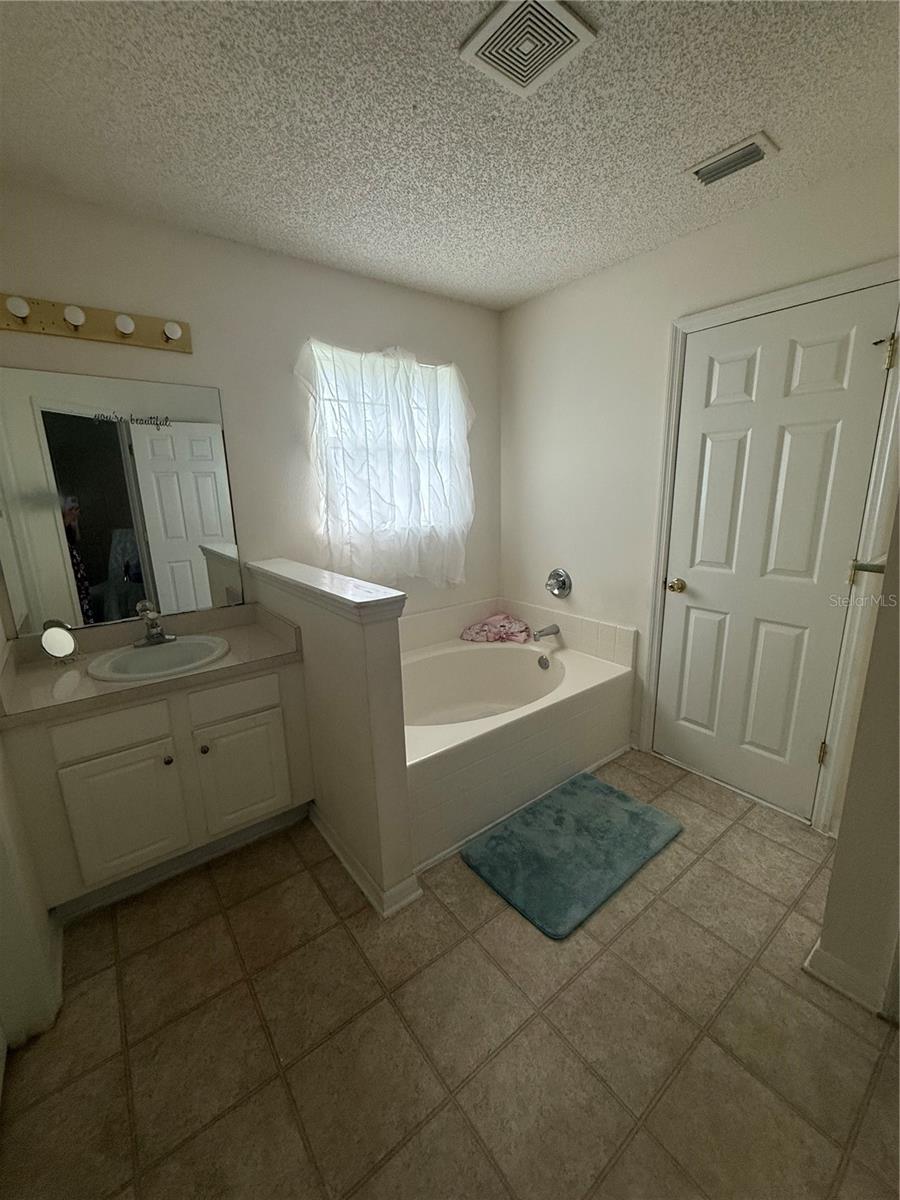 4 Ballard Ln Property Photo 19