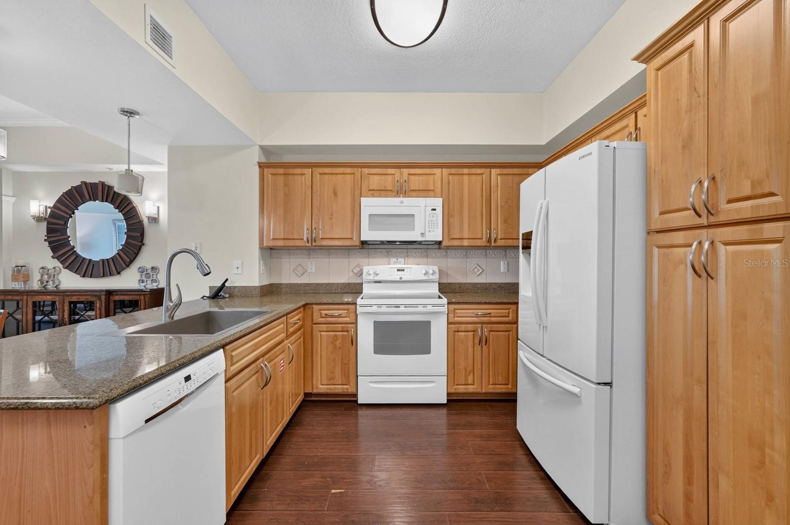 200 Ocean Crest Dr #116 Property Photo 6