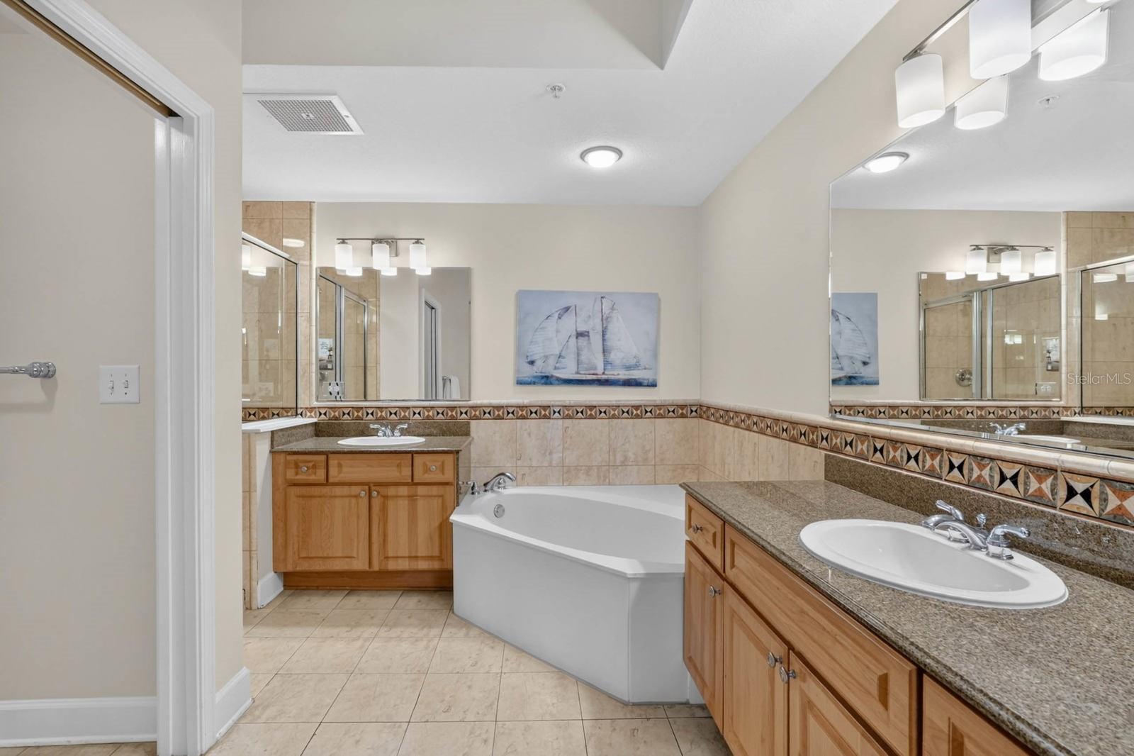 200 Ocean Crest Dr #116 Property Photo 16