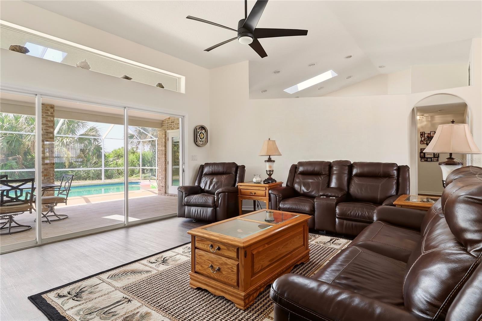4 Beachside Dr Property Photo 7