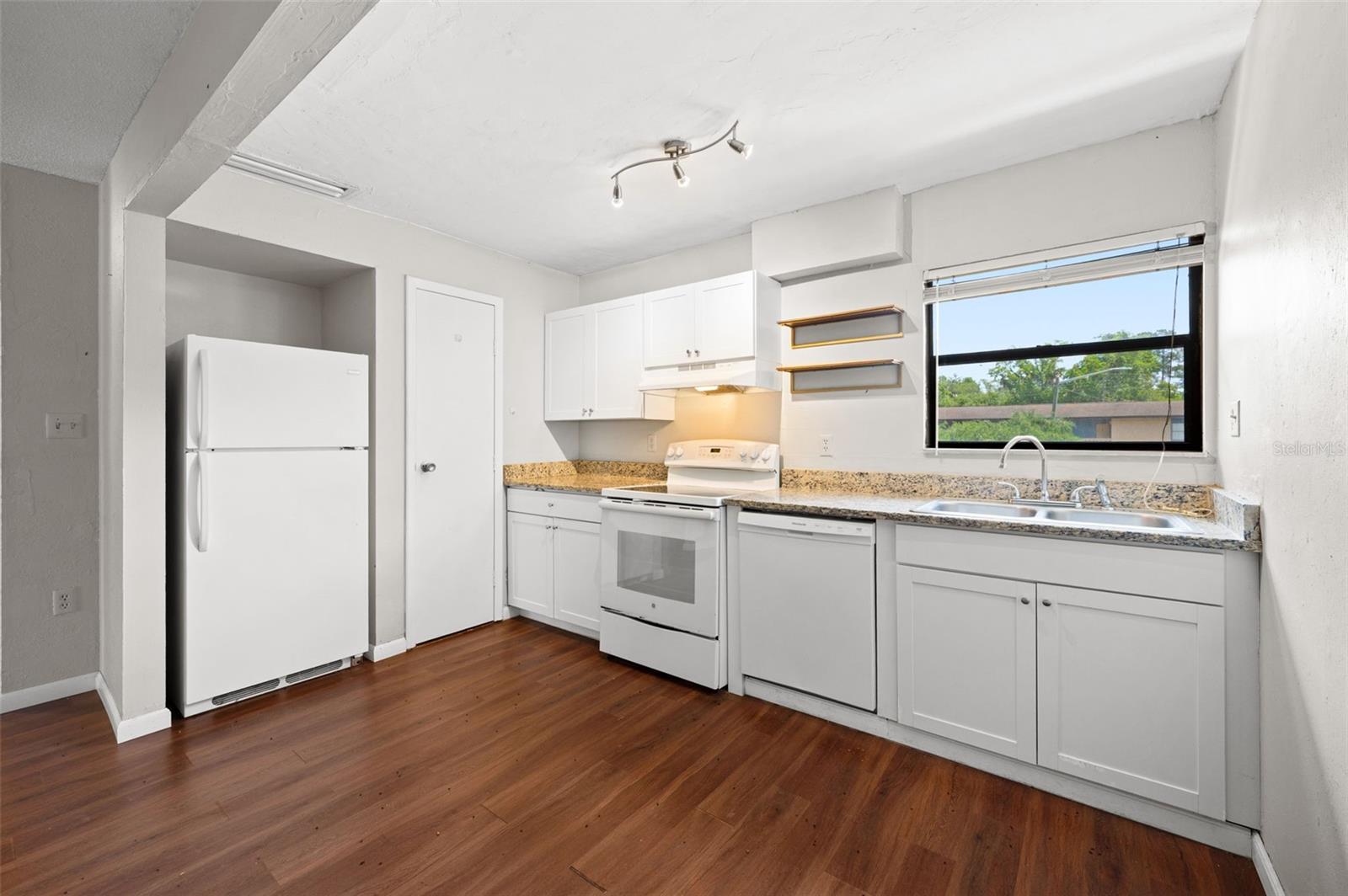 2811 Sw Archer Rd #c18 Property Photo 17
