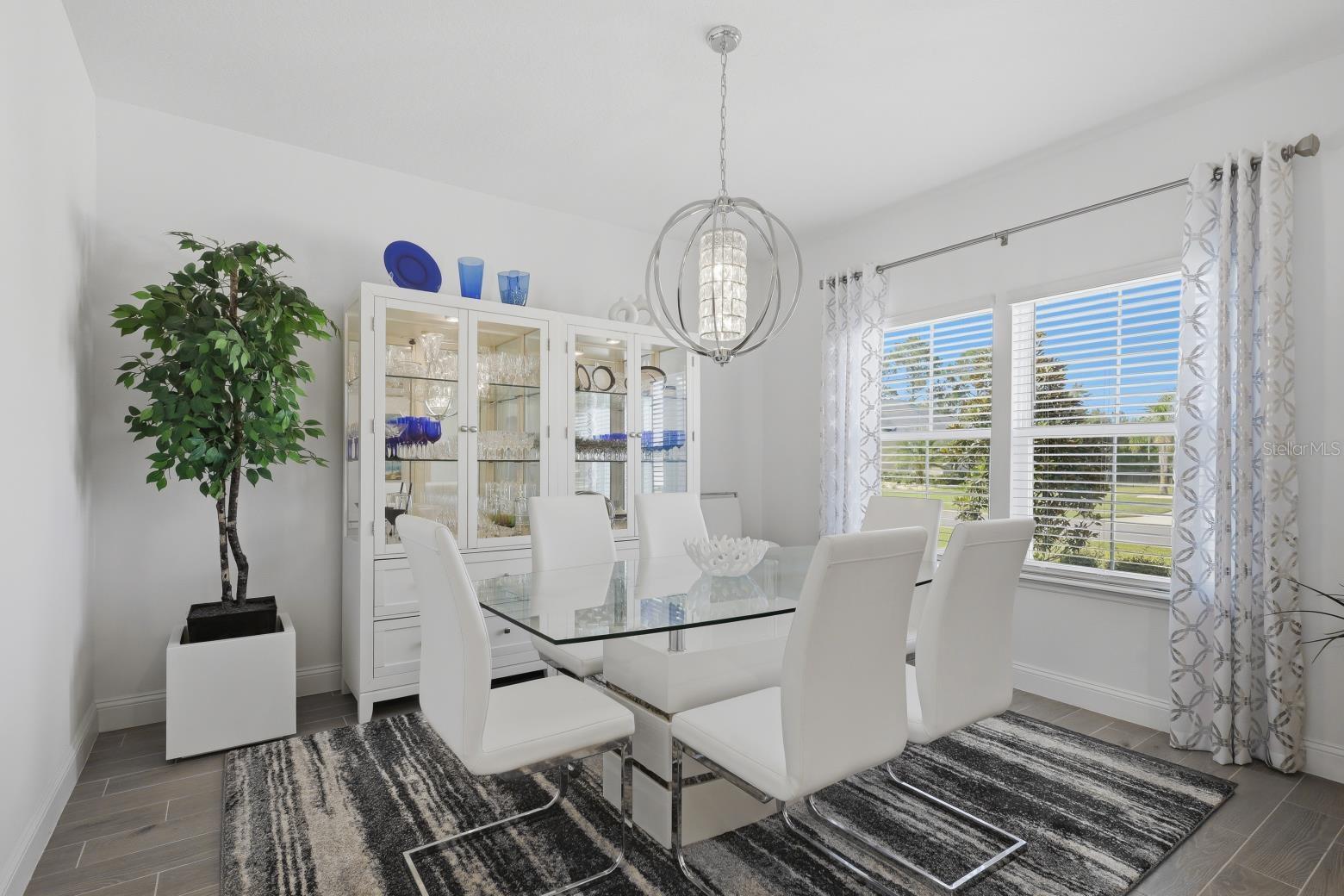 2110 Raglan Cir Property Photo 5
