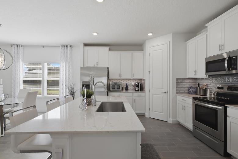 2110 Raglan Cir Property Photo 8
